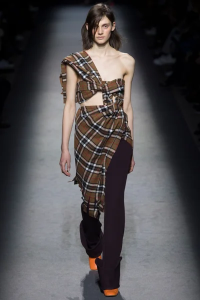 Look 19